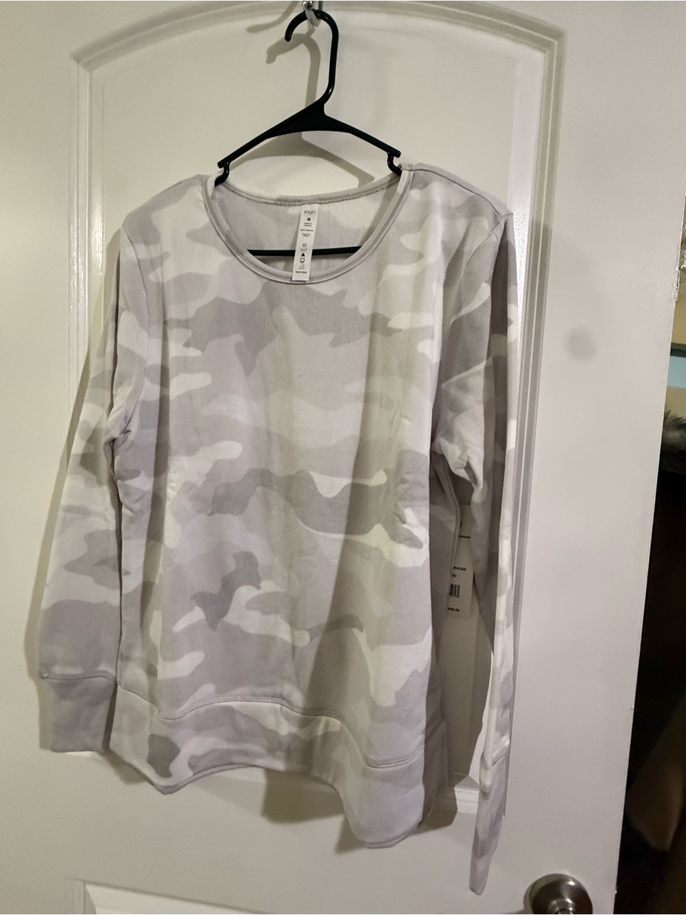 VOGO Athletica Women Light Gray & White Camo Crewneck